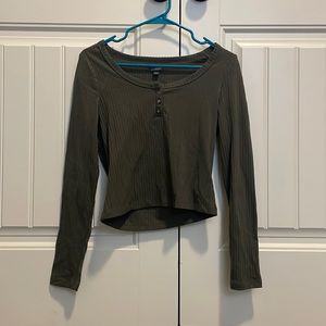 Green, long sleeve, button up (not fully) shirt from Wild Fable. Size Medium.